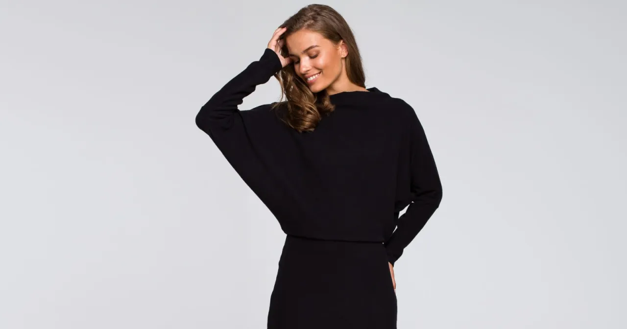 Zdjęcie Jaka biżuteria do sukienki bez dekoltu? 5 wskazówek stylisty