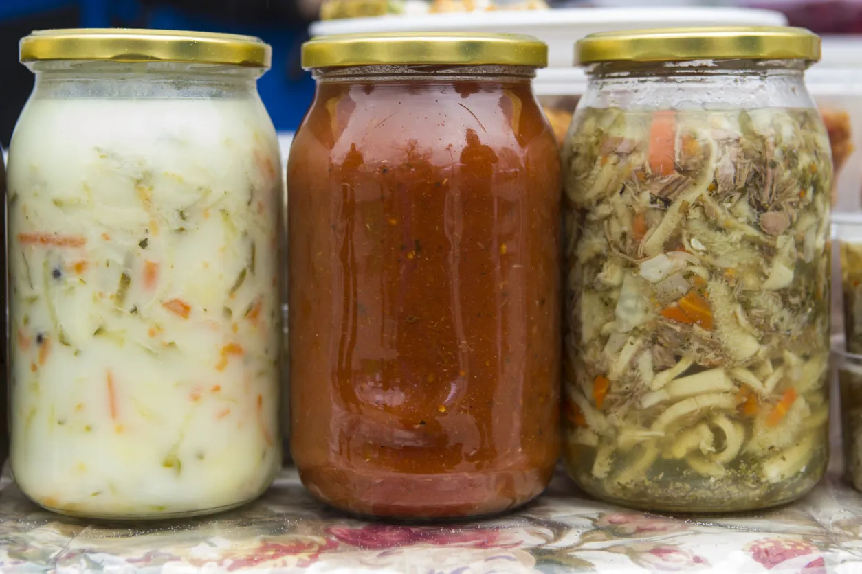 Zdjęcie Wekowanie zup: Jak zrobić to bezpiecznie i na długo?