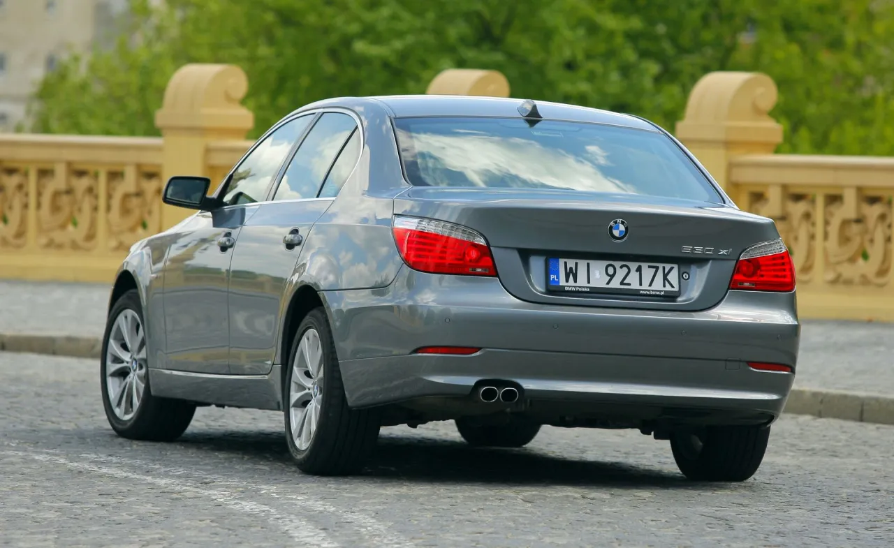 Zdjęcie BMW E60 3.0 benzyna – doskonałe połączenie komfortu i osiągów.
