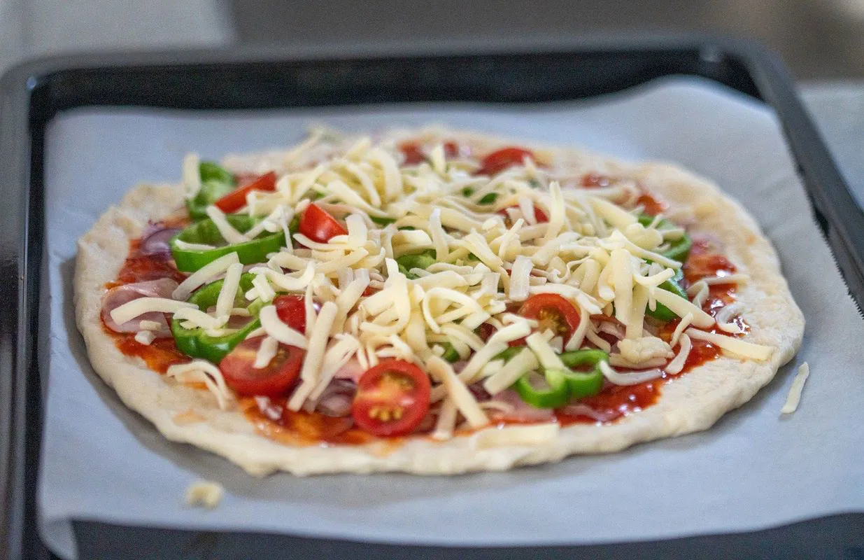 Zdjęcie Przepis na zdrową pizzę, która zaspokoi Twoje pragnienia bez wyrzutów