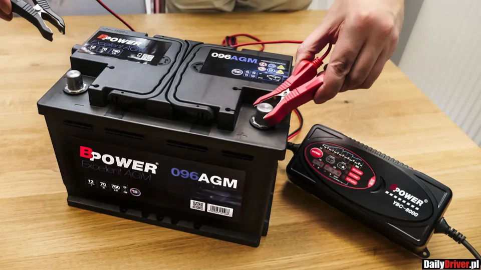 Zdjęcie Jak ładować akumulator AGM zwykłym prostownikiem bez ryzyka uszkodzeń