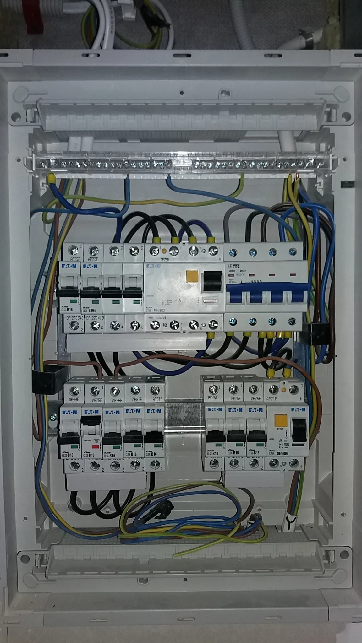 Zdjęcie Czy rozdzielnia elektryczna może być w kotłowni? Sprawdź bezpieczeństwo!