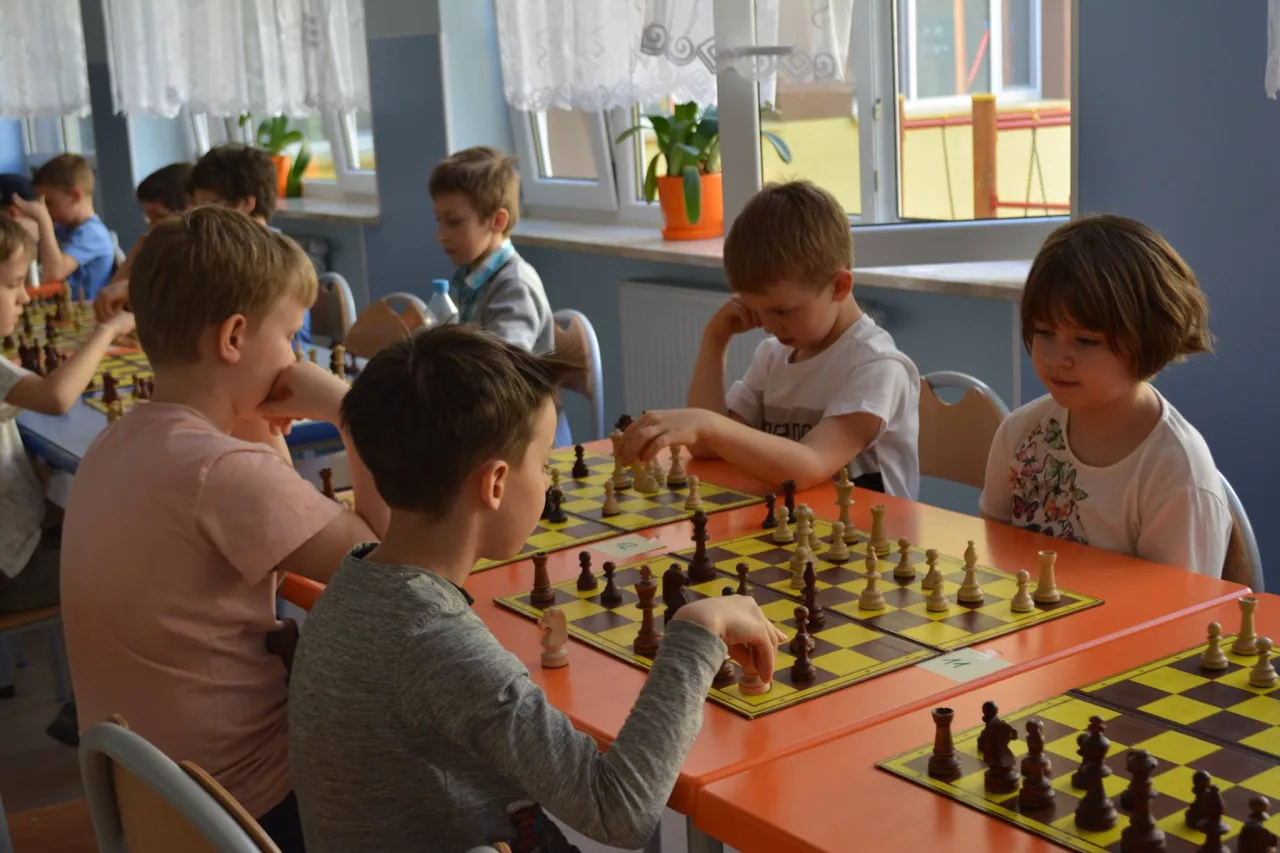 Zdjęcie Gry w szachy dla dzieci, które uczą taktyki i rozwijają umiejętności