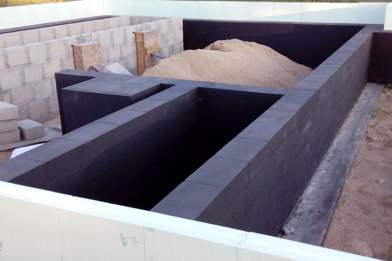 Zdjęcie Dysperbit na fundamenty - skuteczna izolacja przeciwwilgociowa