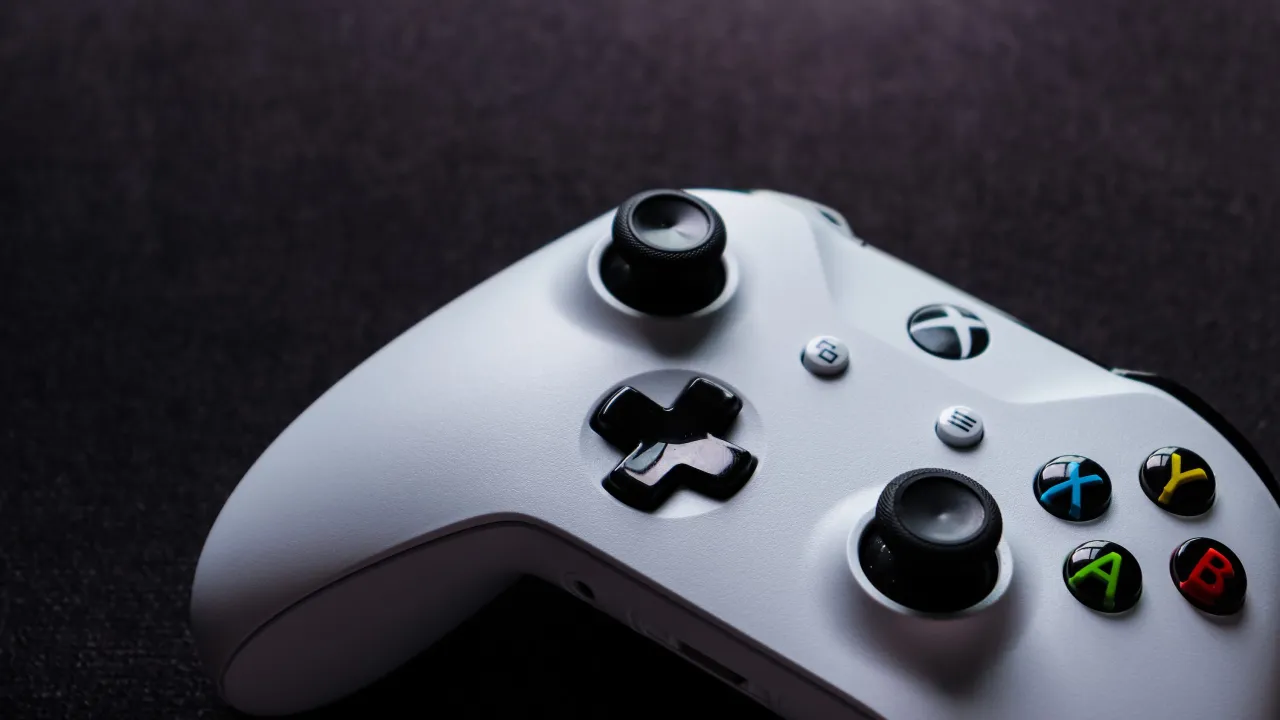 Zdjęcie Jak podłączyć słuchawki do Xbox Series X - proste sposoby i porady