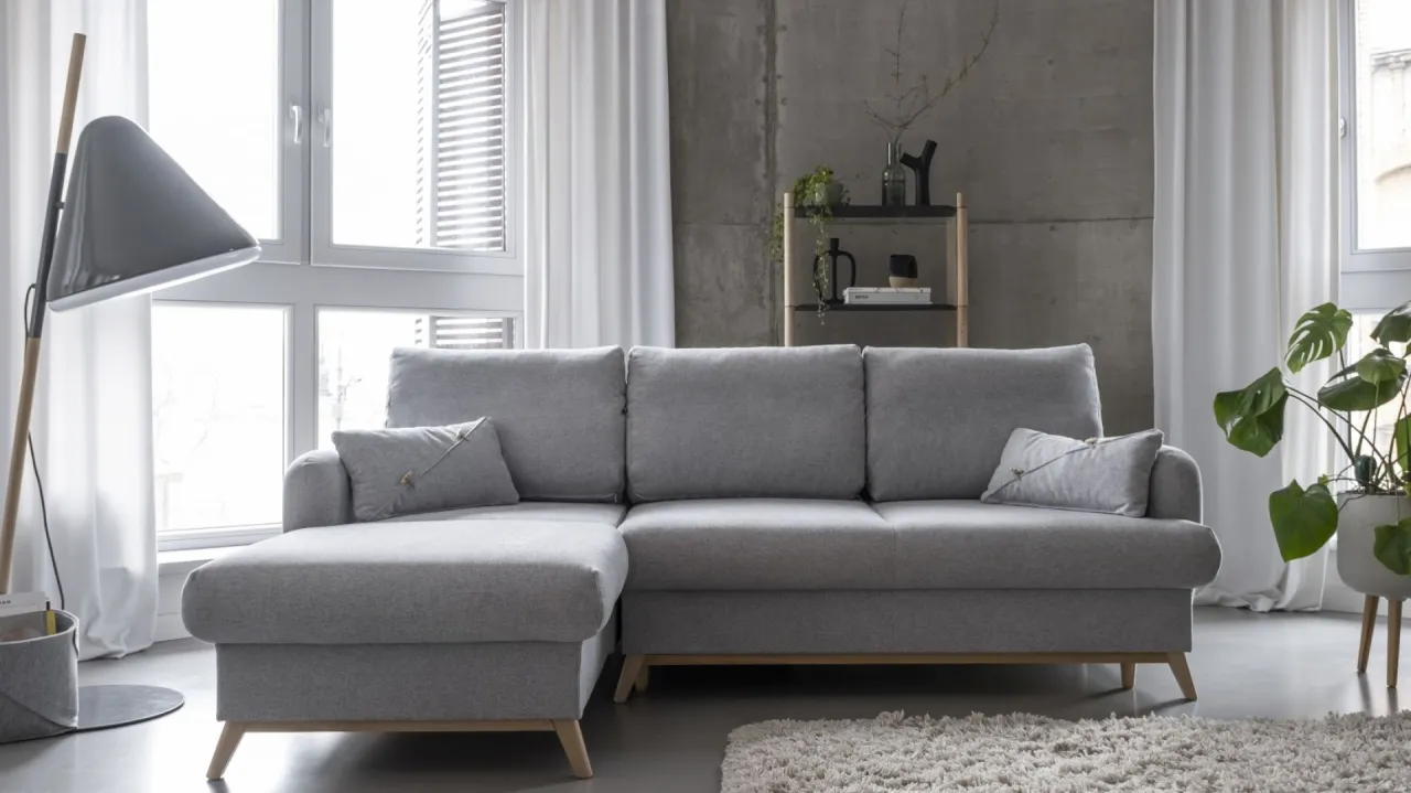 Zdjęcie Narożnik czy sofa do małego salonu: Jak wybrać idealny mebel?