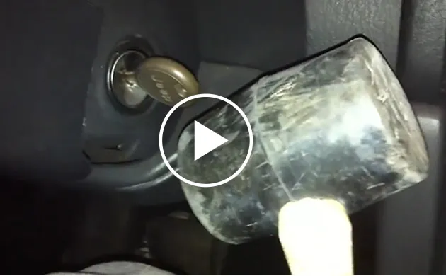 Zdjęcie Jak bezpiecznie usunąć złamany kluczyk ze stacyjki samochodu - poradnik krok po kroku