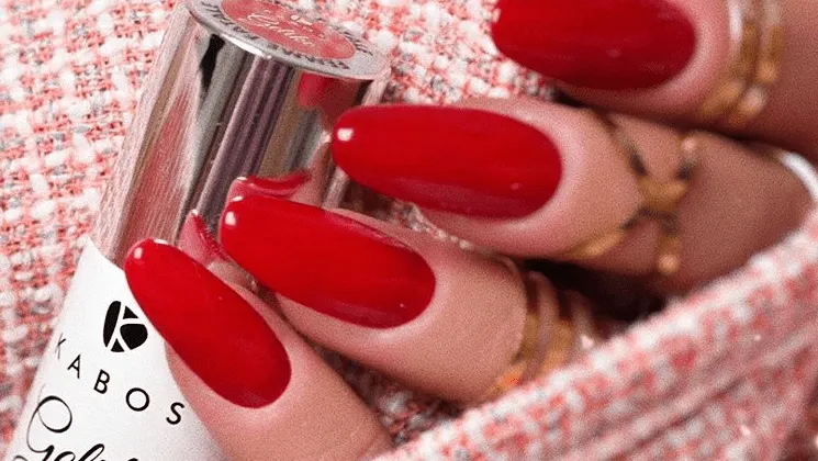 Zdjęcie Manicure hybrydowy w domu: 7 kroków do perfekcyjnych paznokci