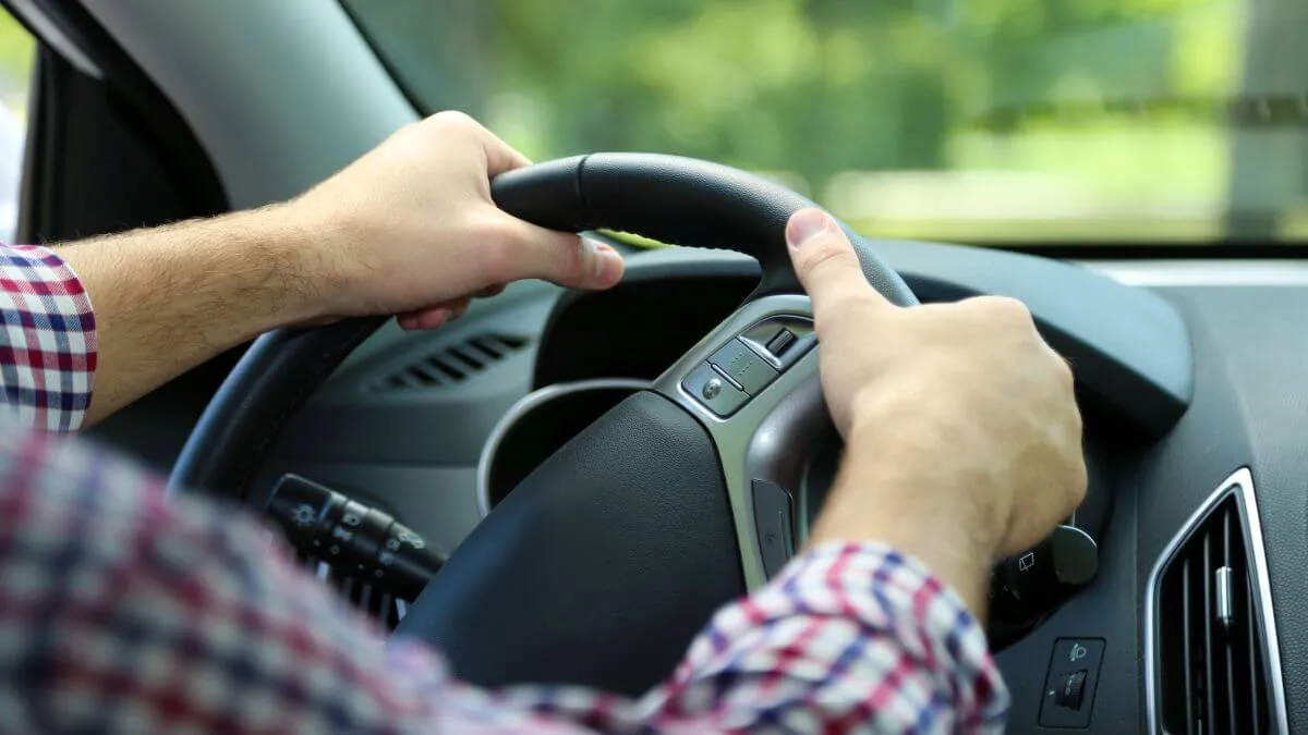 Zdjęcie Groźne konsekwencje jazdy motorowerem bez uprawnień. Uważaj na wysokie kary!