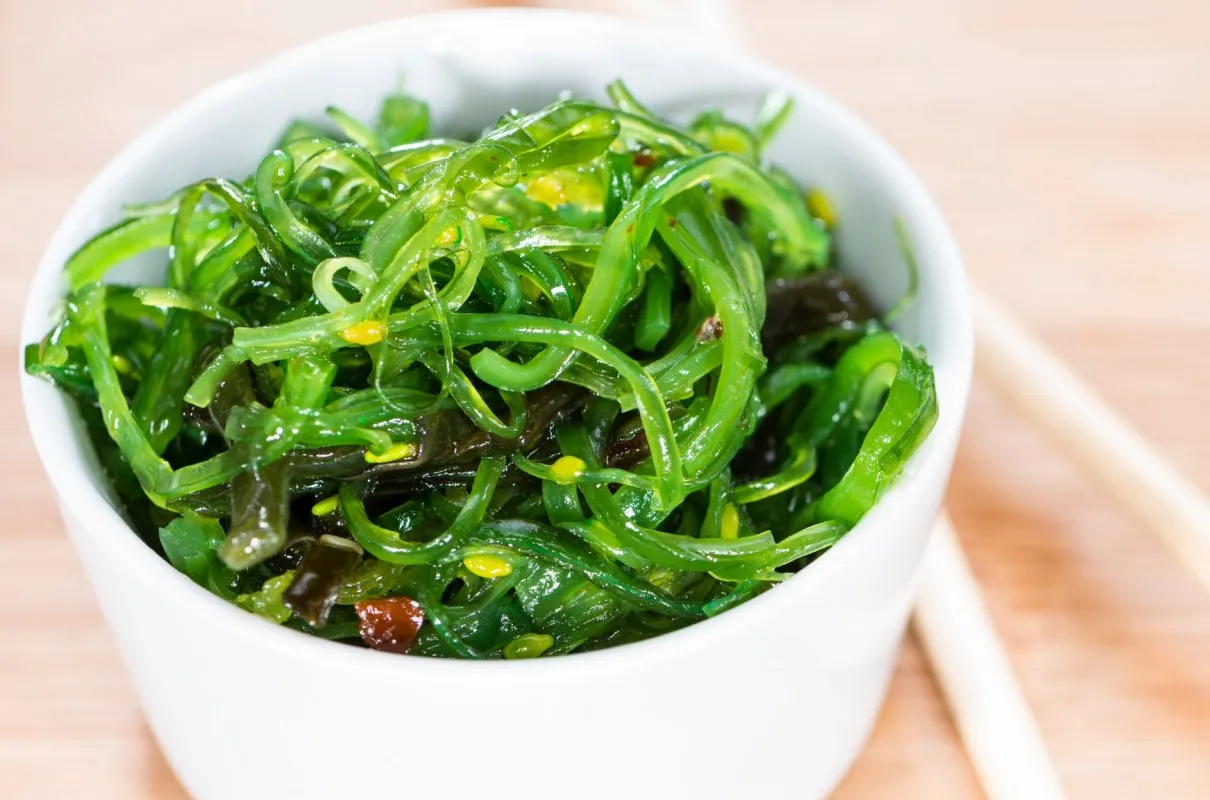 Zdjęcie Jak zrobić sałatkę wakame – prosty przepis na zdrową przekąskę