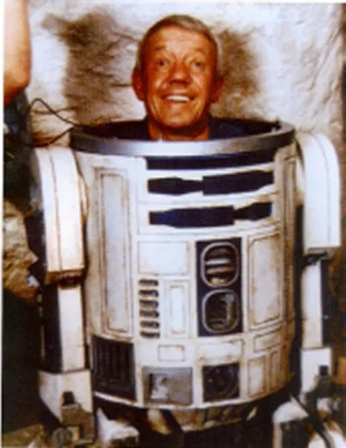 Zdjęcie Kenny Baker: niezapomniany aktor R2-D2 i jego dziedzictwo w Gwiezdnych wojnach