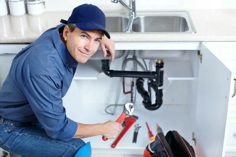 Zdjęcie Ile kosztuje godzina pracy hydraulika? Sprawdź aktualne ceny usług