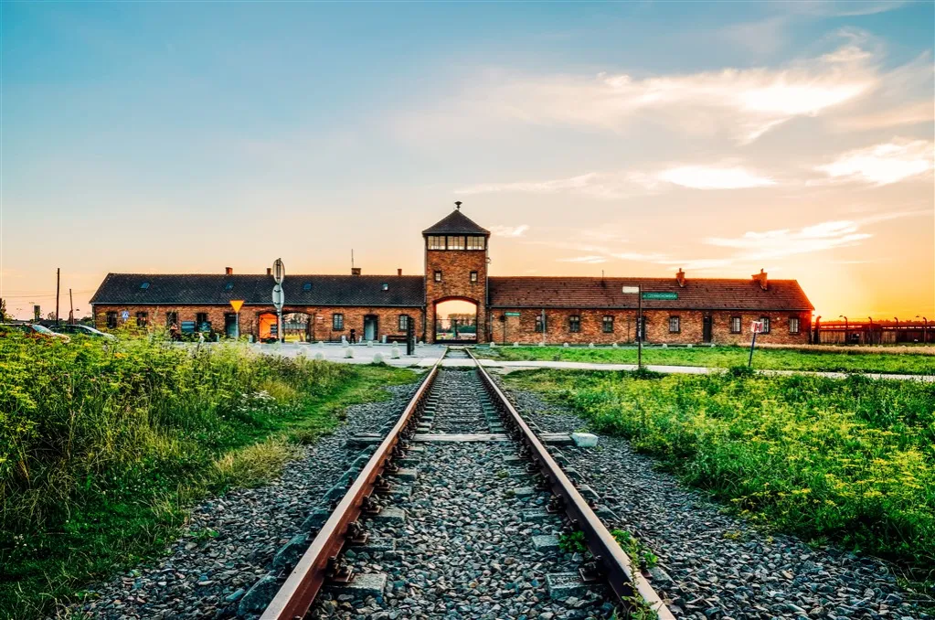 Zdjęcie Ile kosztuje bilet do Auschwitz-Birkenau? Ceny i opcje zwiedzania