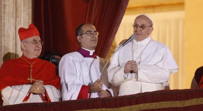 Zdjęcie Z jakiego zakonu jest papież Franciszek? Odkryj znaczenie jezuitów