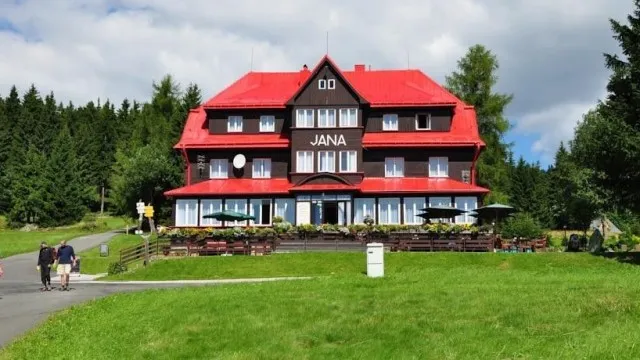 Zdjęcie Pec pod Śnieżką: Tw&oacute;j przewodnik po Karkonoszach. Atrakcje i noclegi