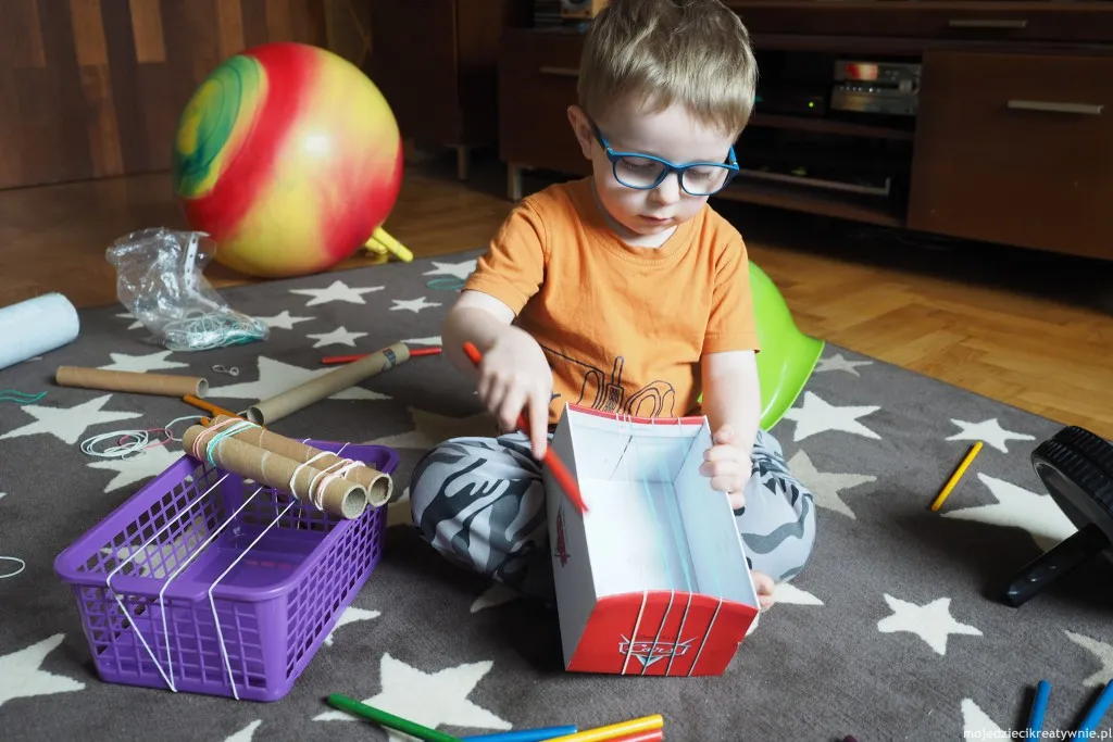Zdjęcie Zabawy sensoryczne, które rozwijają zmysły i kreatywność 3-latka