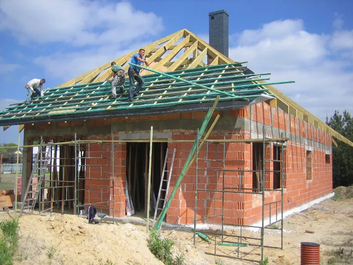 Zdjęcie Ile naprawdę kosztuje budowa domu 140m²? Sprawdź, jak uniknąć ukrytych kosztów!