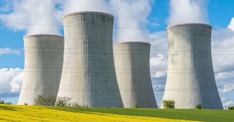 Zdjęcie Czy elektrownia atomowa jest ekologiczna? Fakty i kontrowersje środowiskowe
