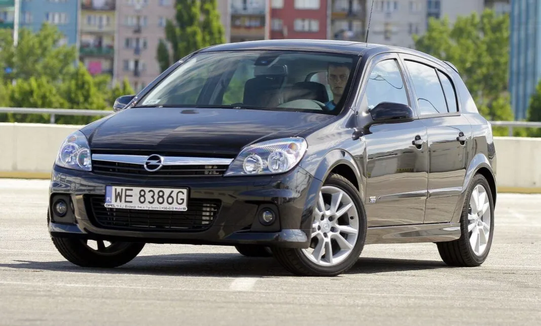 Zdjęcie Idealne opony do Opel Astra H: Jak wybrać bez pomyłek i przepłacania