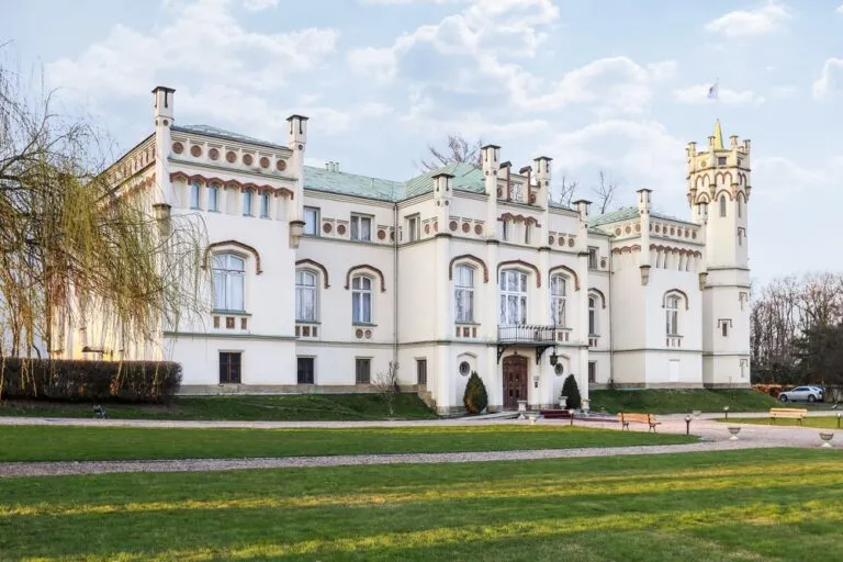 Zdjęcie Pałac w Paszkówce: odkryj jego fascynującą historię i architekturę