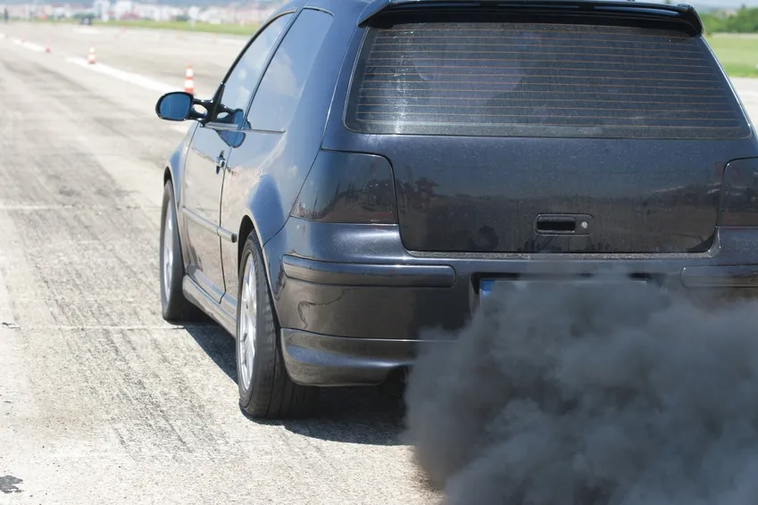 Zdjęcie Dlaczego diesel kopci? Oto najczęstsze przyczyny czarnego dymu
