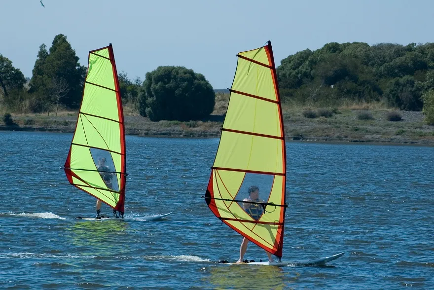 Zdjęcie Jak dobrać deskę do windsurfingu, aby uniknąć błędów początkujących