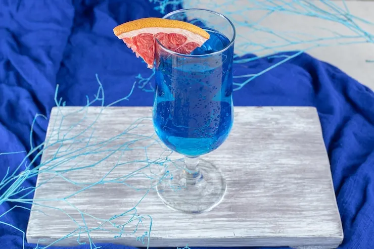 Zdjęcie Najlepsze drinki z blue curacao i sokiem ananasowym na każdą okazję