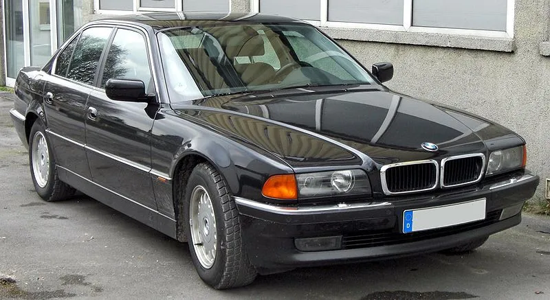 Zdjęcie BMW serii 7 E38: Luksus i moc w jednym - Wszystko, co musisz wiedzieć