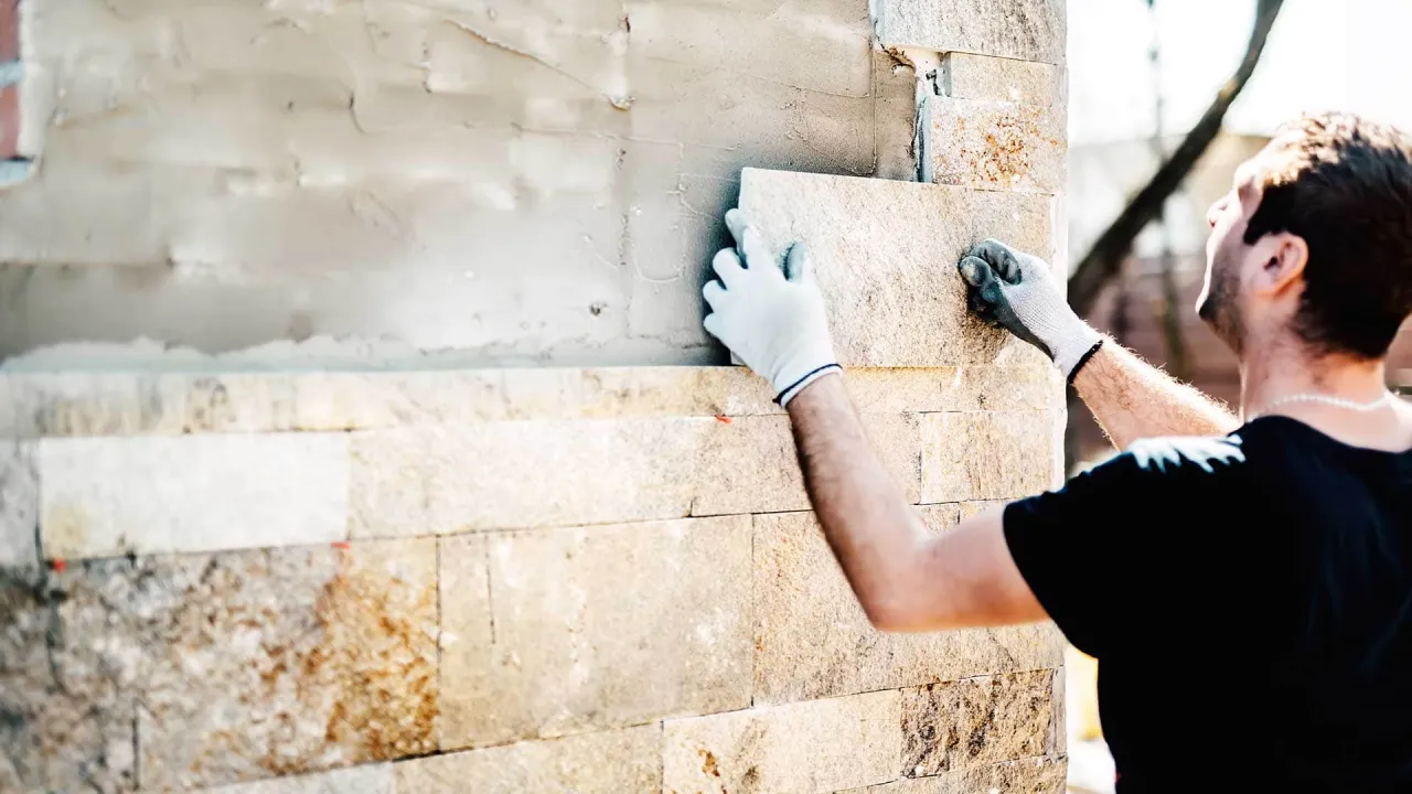 Zdjęcie Jak naprawić dziurę w elewacji i uniknąć kosztownych błędów