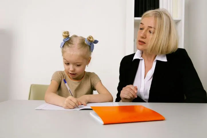 Zdjęcie Czy na świadectwie wpisujemy nauczanie indywidualne? Sprawdź zasady