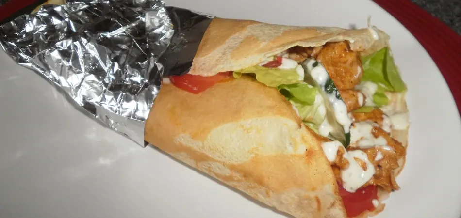 Zdjęcie Kebab w cieście: Od 700 do 1100 kcal? Jak jeść świadomie