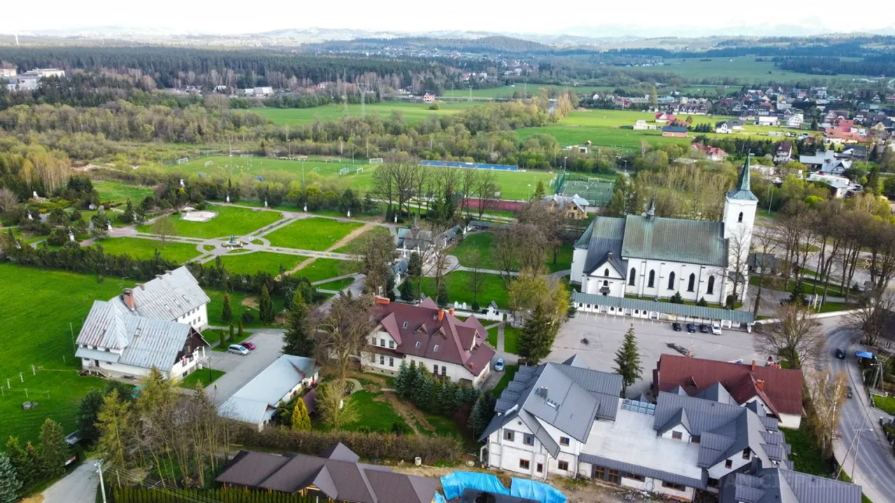 Zdjęcie Sanktuarium maryjne w Ludźmierzu – historia, cuda i pielgrzymki w sercu Podhala