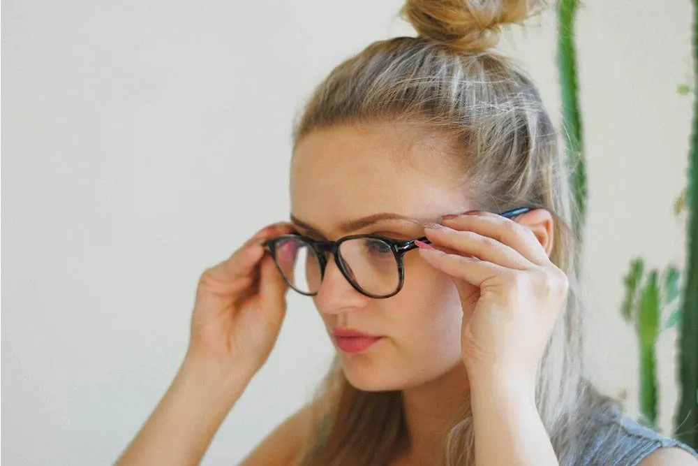 Zdjęcie Jak zwęzić okulary plastikowe - proste sposoby na idealne dopasowanie