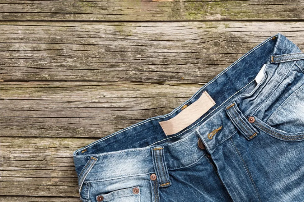 Zdjęcie Szerokie jeansy stylizacje: unikaj modowych wpadek i bądź trendy