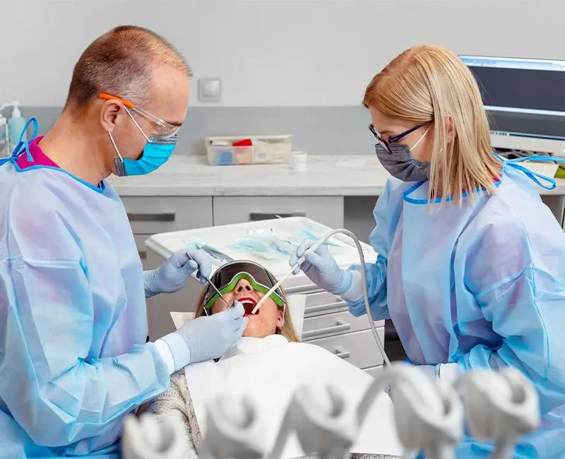 Zdjęcie Ile kosztuje zdjęcie szwów u dentysty? Ceny, które zaskoczą!