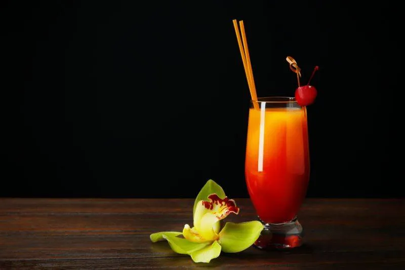 Zdjęcie Najlepsze drinki na plaży, które orzeźwią w upalne dni