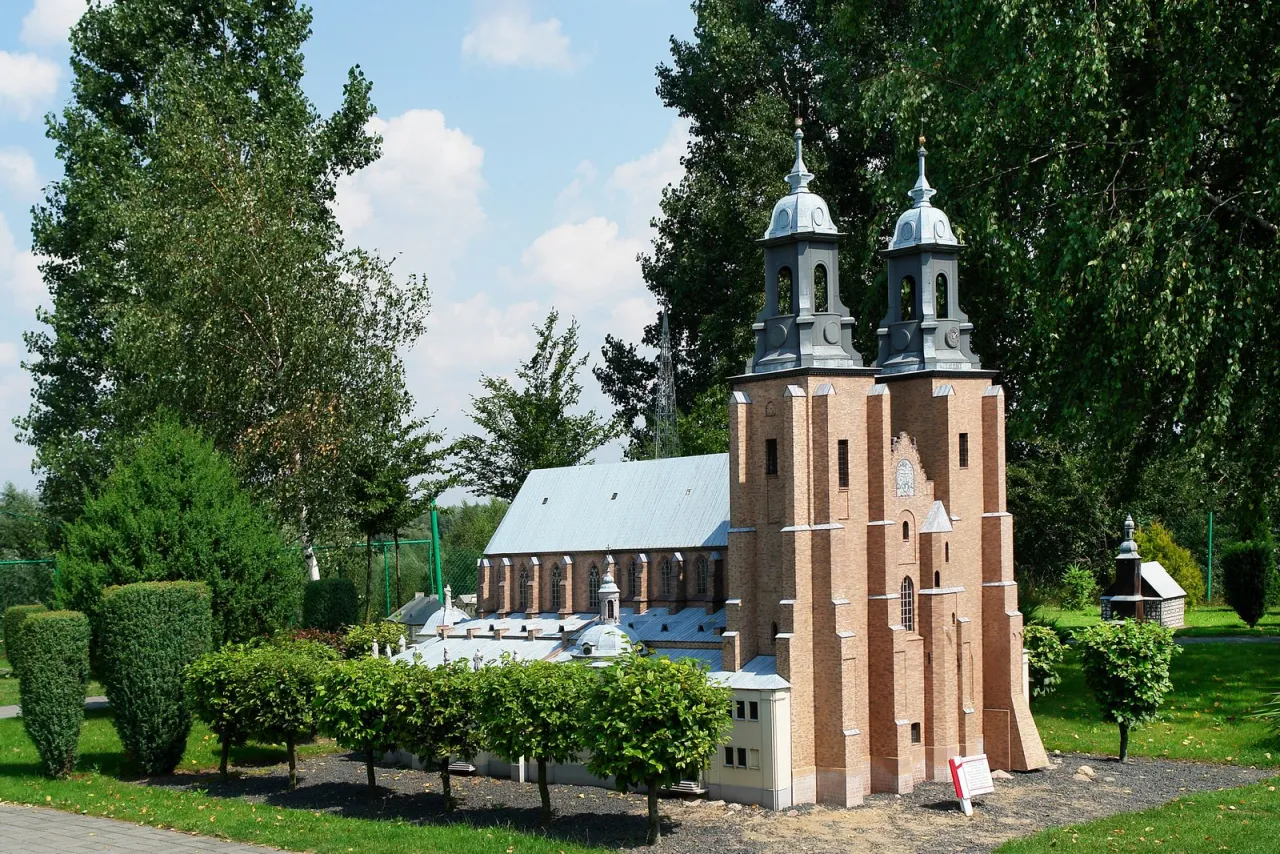 Zdjęcie Skansen Pobiedziska: Odkryj niezwykłe miniatury i atrakcje turystyczne