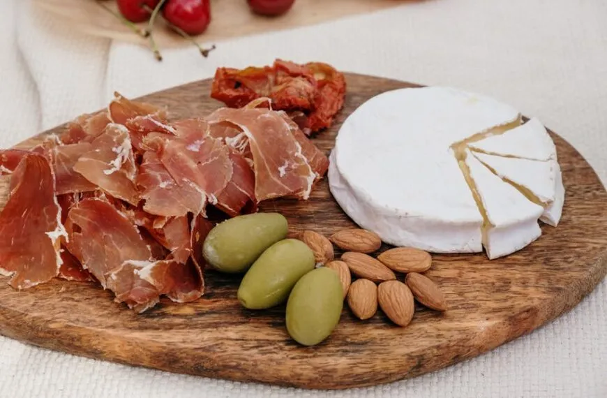 Zdjęcie Czy pies może jeść ser camembert? Bezpieczne porady dla właścicieli psów