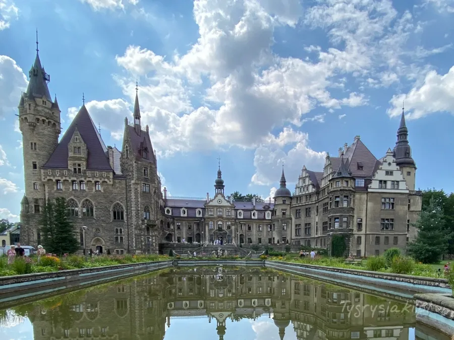 Zdjęcie Zamek w Mosznej: odkryj magiczne podobieństwo do Hogwartu