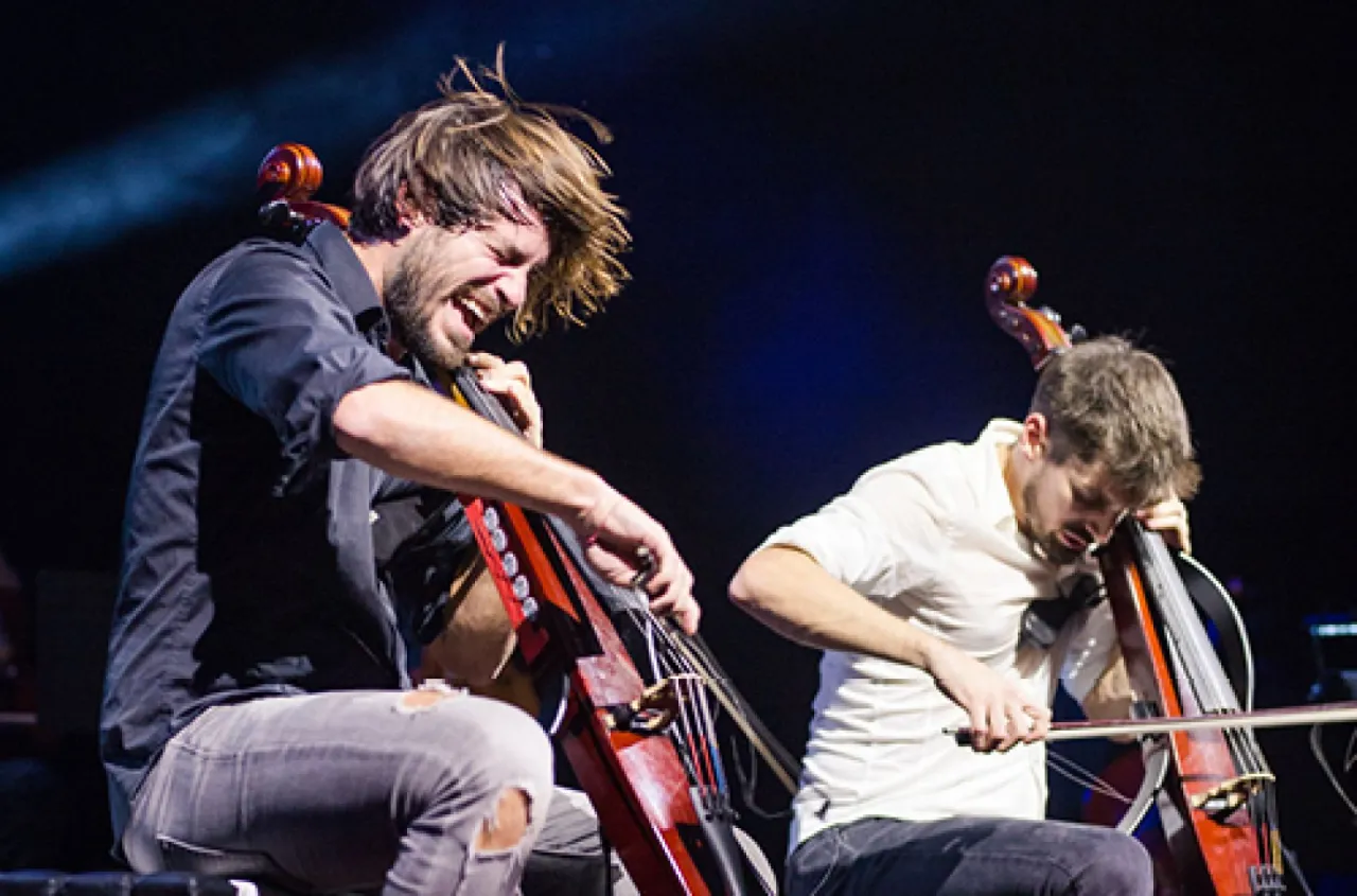 Zdjęcie Ile trwa koncert 2Cellos? Oczekiwania i zaskoczenia podczas występu