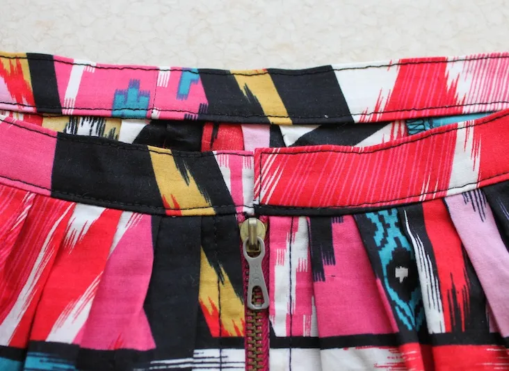 Zdjęcie Jak z sukienki zrobić spódnicę - proste sposoby na metamorfozę garderoby