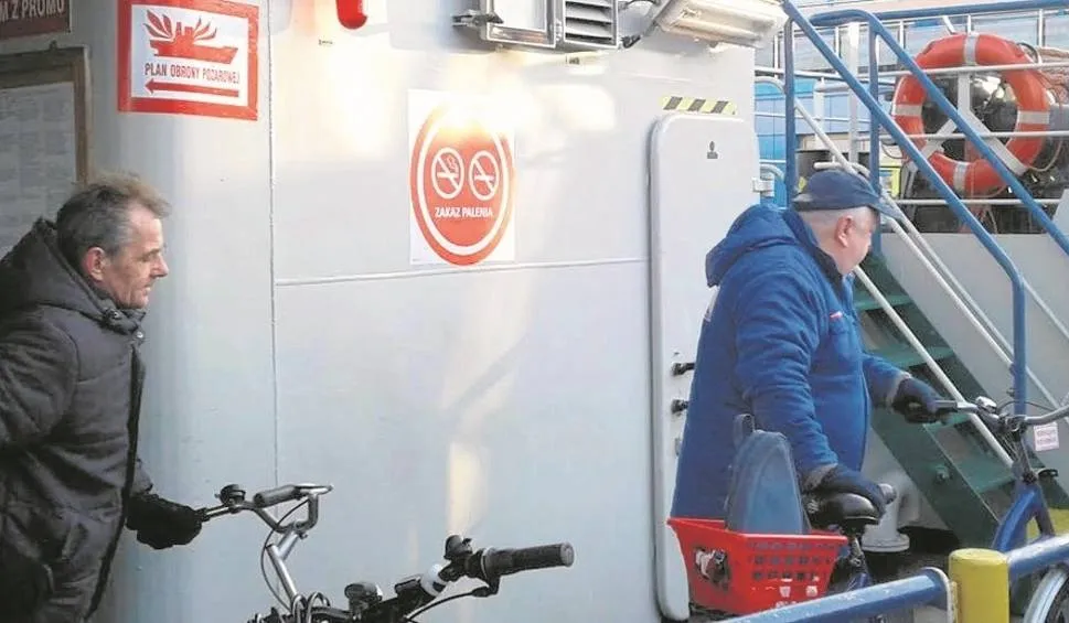 Zdjęcie Czy na promie można palić? Sprawdź zasady i kary za naruszenie
