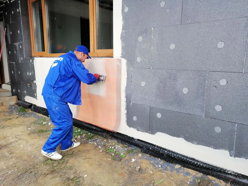 Zdjęcie Jak zatopić siatkę na styropian, aby uniknąć pęknięć i uszkodzeń