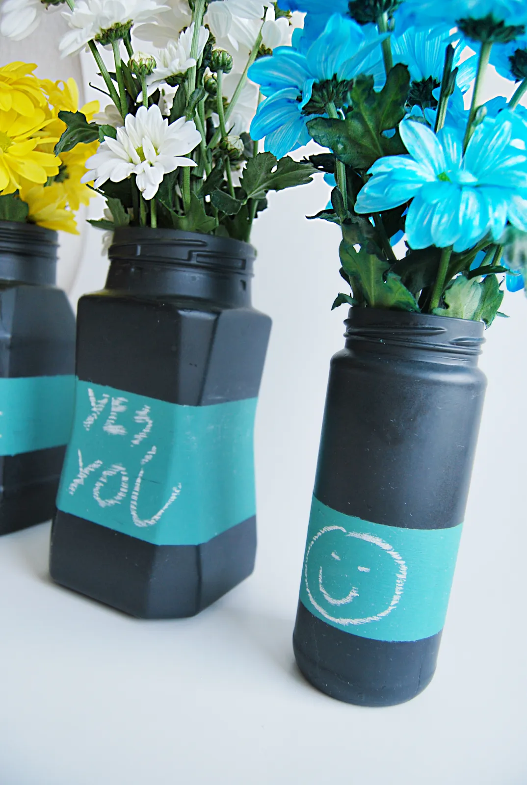 Zdjęcie Pomysły na wazony DIY z recyklingu, które odmienią Twój dom