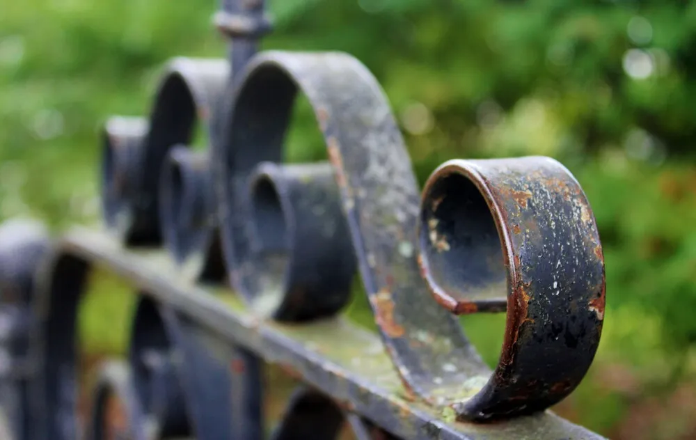 Zdjęcie Jak skutecznie pomalować balustradę metalową i uniknąć rdzy