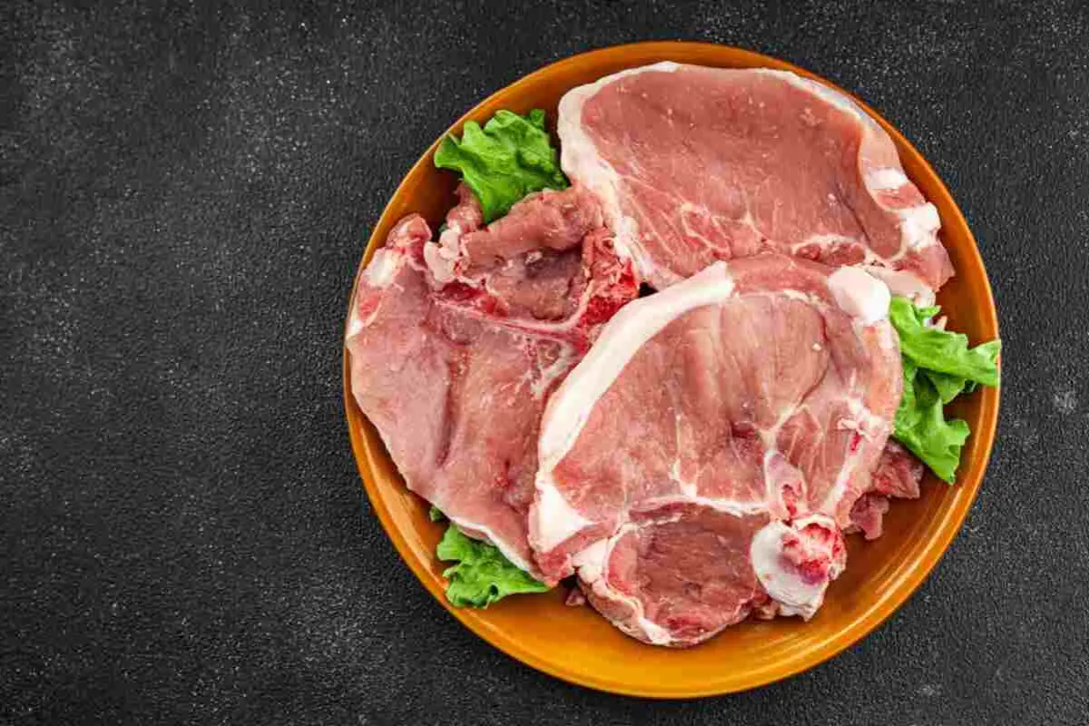 Zdjęcie Czy pies może jeść wieprzowinę? Bezpieczne przygotowanie i ryzyko