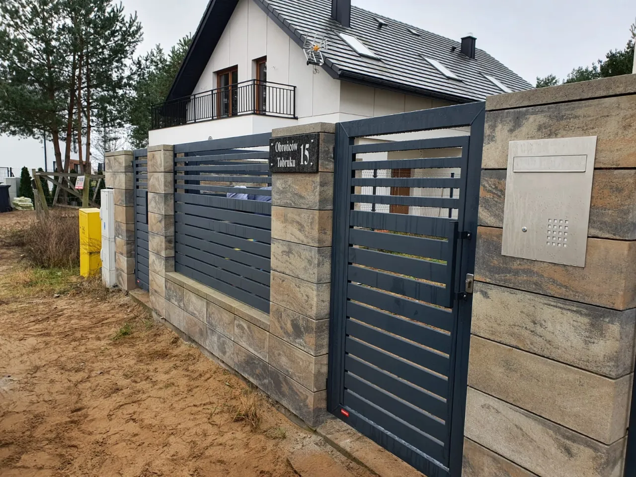 Zdjęcie Ile kosztuje ogrodzenie betonowe? Zaskakujące ceny i czynniki wpływające na koszt