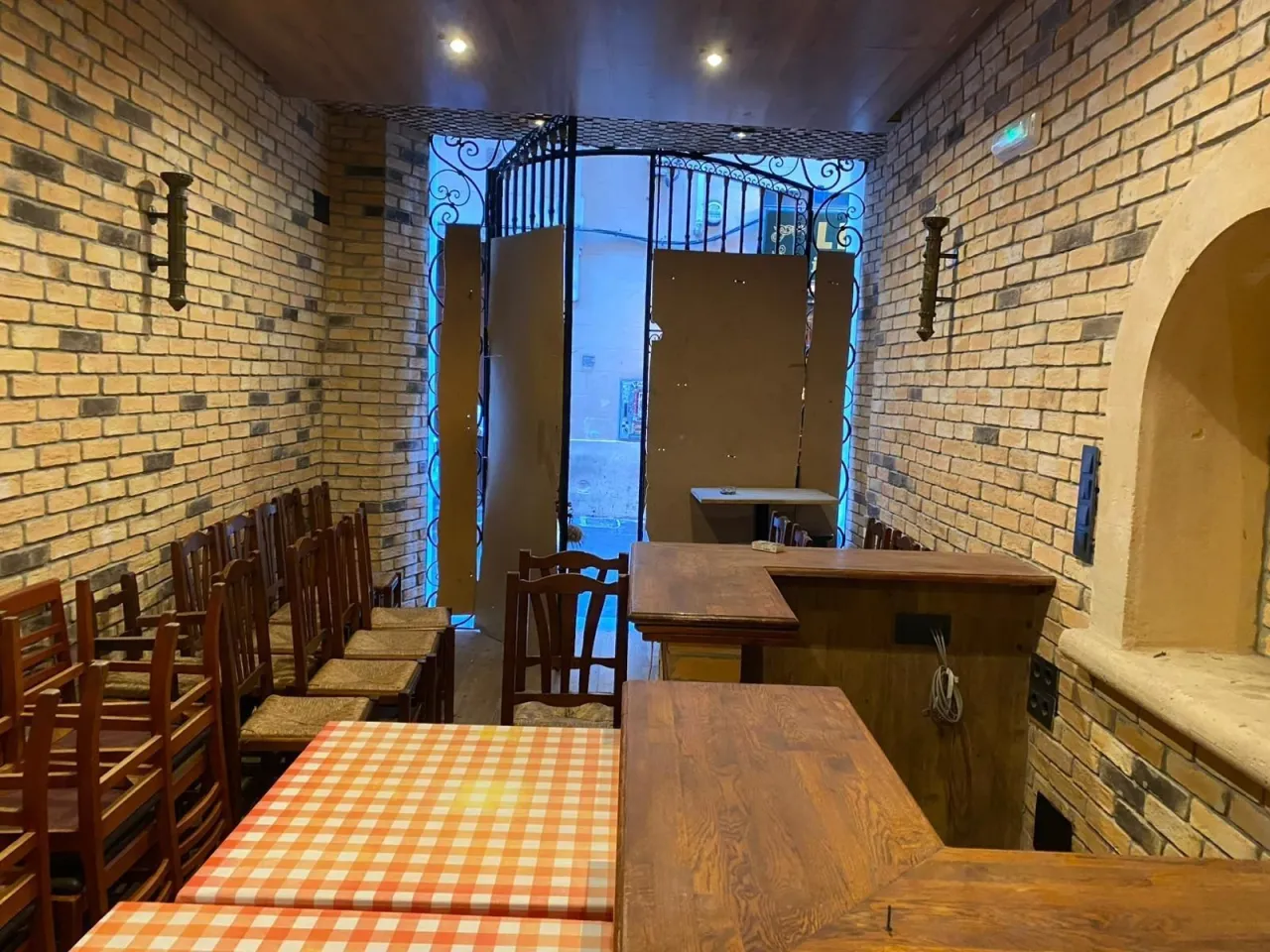 Zdjęcie Bar en el sótano: tu guía para un "underground" exclusivo y funcional