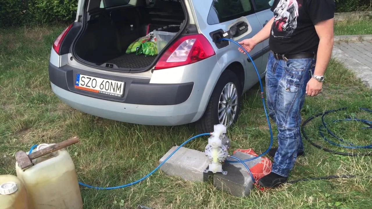 Zdjęcie Jak odróżnić benzynę od ropy? Kluczowe różnice, które musisz znać