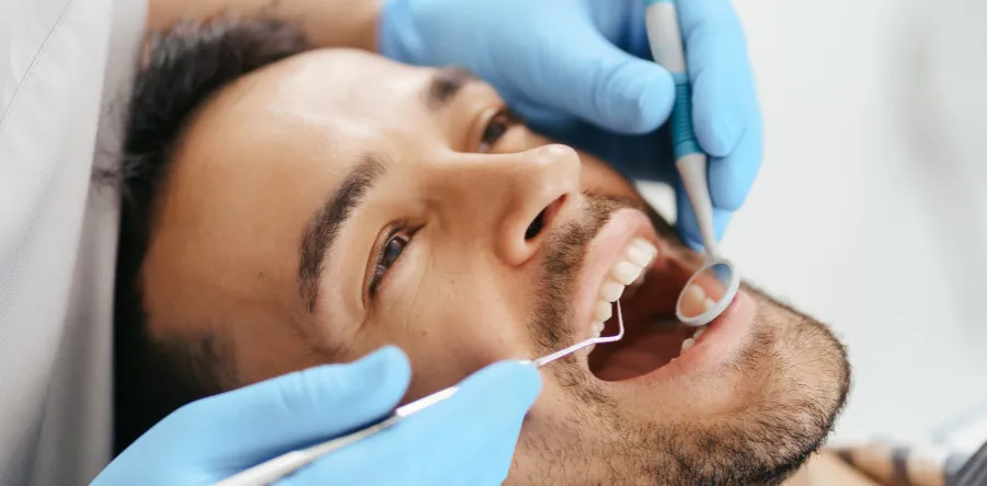 Zdjęcie Czym znieczula dentysta? Poznaj skuteczne metody bez bólu